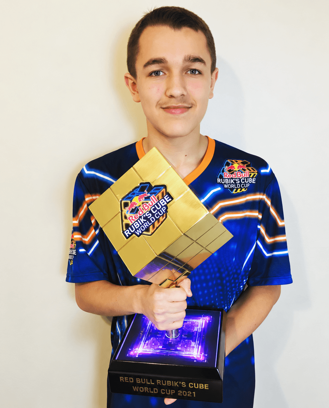 Tommy Cherry holding a Red Bull Rubik’s Cube World Cup trophy